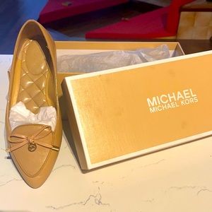 Michael Michael Kors Nancy Flat size 7M